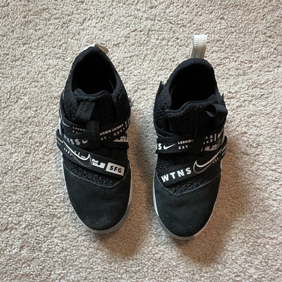 Nike Lebrun Witness Sneakers Kids - Picture 4 of 5